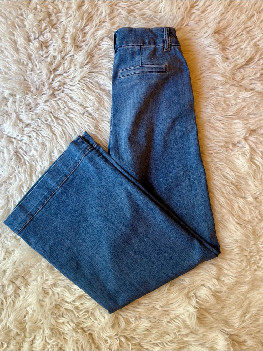 BCBGeneration Women’s Hogh Rise Wide Leg Trouser Jeans in Medium Blue